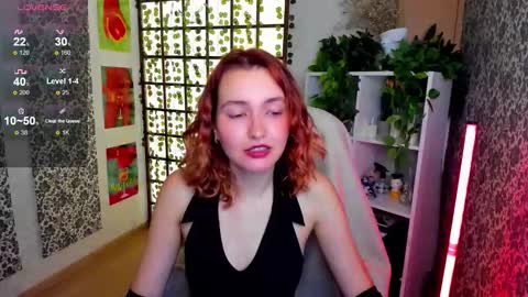 Snapshot of elis_cherry chatting on 09.23.25 Elis online show from 09.23.25