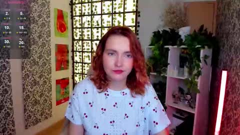 Snapshot of elis_cherry chatting on 09.30.25 Elis online show from 09.30.25