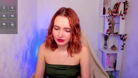 Snapshot of elis_cherry chatting on 10.06.25 Elis online show from 10.06.25