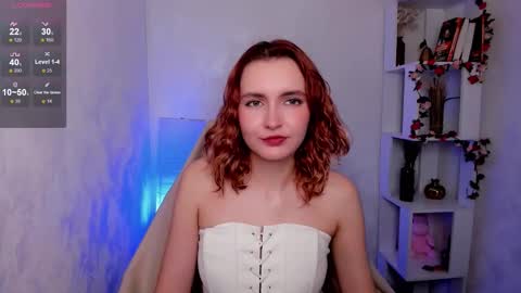 Snapshot of elis_cherry chatting on 10.08.25 Elis online show from 10.08.25