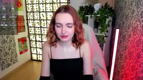 Snapshot of elis_cherry chatting on 10.13.25 Elis online show from 10.13.25