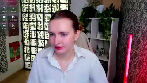 Snapshot of elis_cherry chatting on 10.20.25 Elis online show from 10.20.25