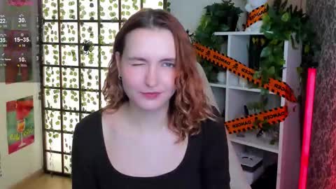 Snapshot of elis_cherry chatting on 10.25.25 Elis online show from 10.25.25