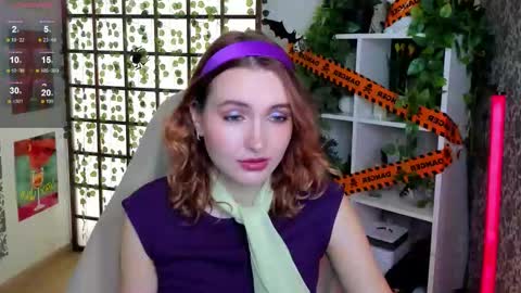 Snapshot of elis_cherry chatting on 10.26.25 Elis online show from 10.26.25