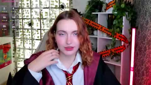 Snapshot of elis_cherry chatting on 10.27.25 Elis online show from 10.27.25