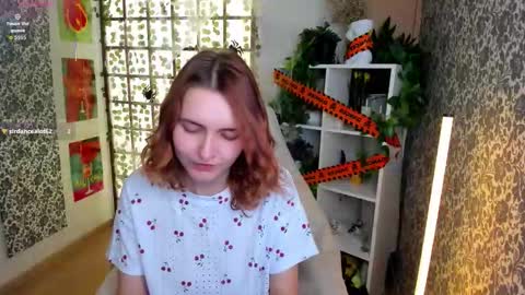 Snapshot of elis_cherry chatting on 11.13.25 Elis online show from 11.13.25