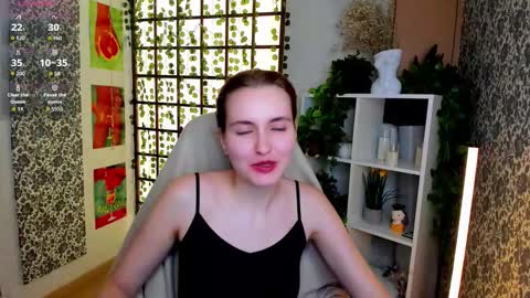 Snapshot of elis_cherry chatting on 11.29.25 Elis online show from 11.29.25