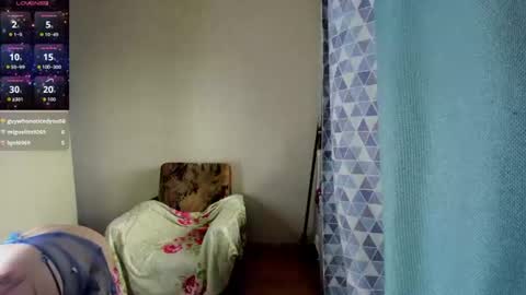 Snapshot of elis_gabbi chatting on 06.19.26 Elis online show from 06.19.26