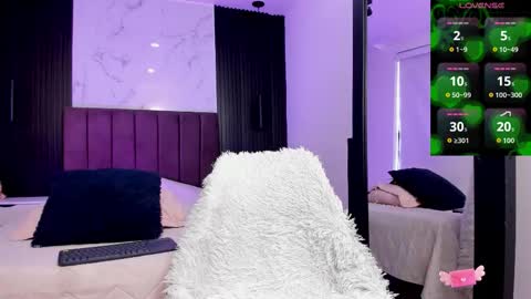 Snapshot of elisa_collins chatting on 11.12.25 ELISSA online show from 11.12.25