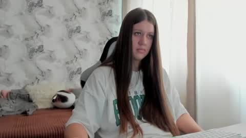 Snapshot of elisa_kollin chatting on 06.26.26 Aletta Oushen online show from 06.26.26