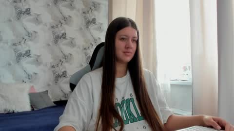 Snapshot of elisa_kollin chatting on 07.15.26 Aletta Oushen online show from 07.15.26