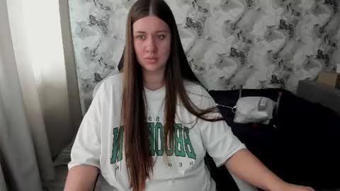 Snapshot of elisa_kollin chatting on 07.16.26 Aletta Oushen online show from 07.16.26