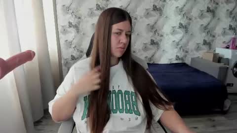 Snapshot of elisa_kollin chatting on 07.18.26 Aletta Oushen online show from 07.18.26