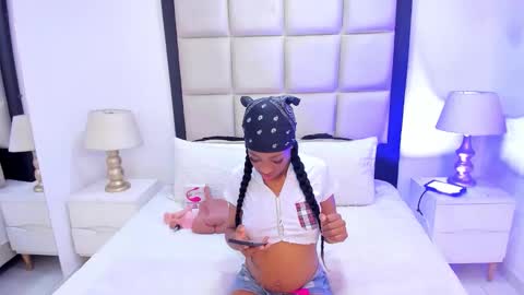 Snapshot of elisabettamonroy chatting on 10.29.25 elisabettamonroy online show from 10.29.25