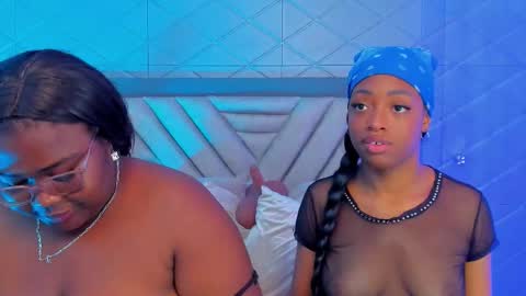 Snapshot of elisabettamonroy chatting on 11.25.25 elisabettamonroy online show from 11.25.25