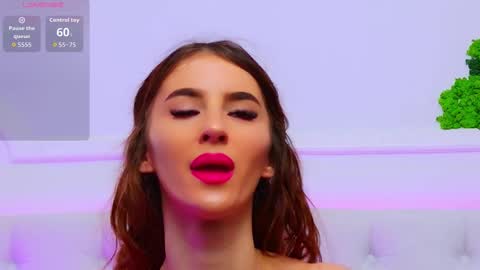 Snapshot of elisacharm chatting on 12.15.25 ElisaCharm online show from 12.15.25