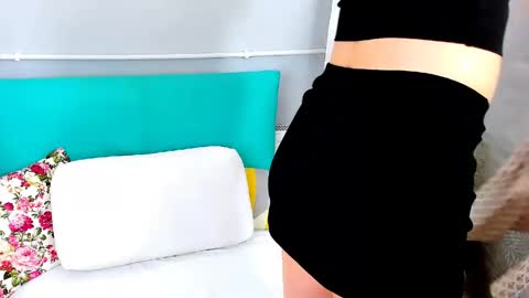 Snapshot of eliseshining chatting on 05.19.26 Elise online show from 05.19.26