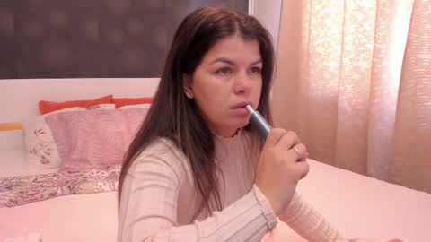 Snapshot of elisetyler89 chatting on 10.22.25 Elly online show from 10.22.25