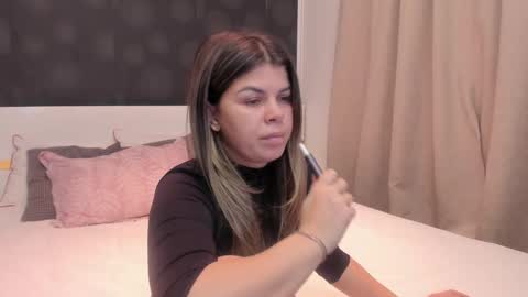 Snapshot of elisetyler89 chatting on 11.24.25 Elly online show from 11.24.25