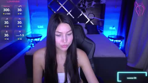 Snapshot of elisevelour chatting on 10.29.25 elisevelour online show from 10.29.25