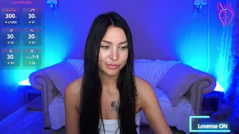 Snapshot of elisevelour chatting on 10.30.25 elisevelour online show from 10.30.25