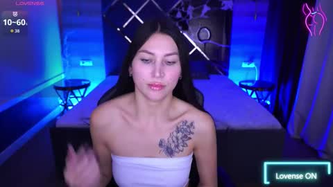 Snapshot of elisevelour chatting on 11.08.25 elisevelour online show from 11.08.25