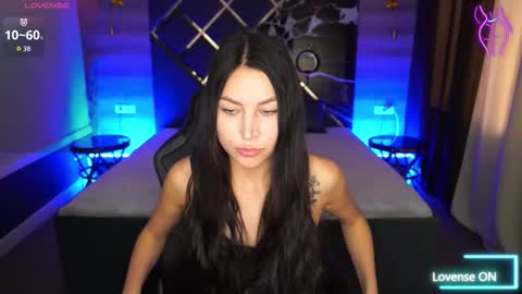 Snapshot of elisevelour chatting on 11.15.25 elisevelour online show from 11.15.25