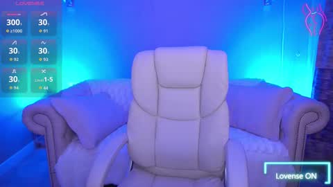 Snapshot of elisevelour chatting on 11.21.25 elisevelour online show from 11.21.25