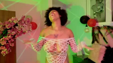 Snapshot of elit_noa chatting on 10.22.25 elit noa online show from 10.22.25