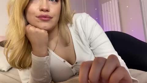 Snapshot of elixiirr chatting on 12.20.25 Stephanie online show from 12.20.25