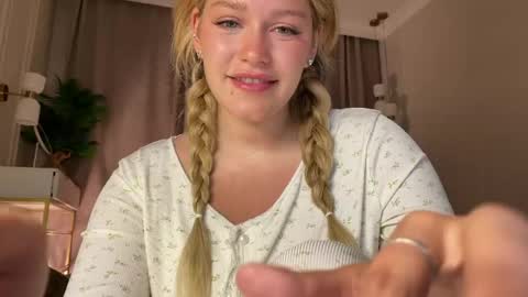 Stephanie online show from 05.17.26