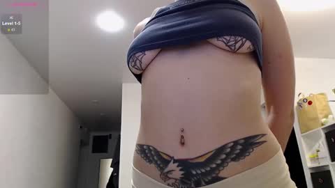 Snapshot of eliza_benet_ chatting on 12.03.24 Ari online show from 12.03.24