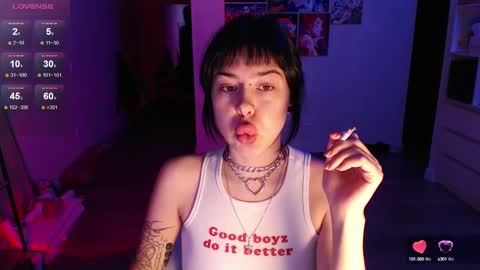 Snapshot of eliza_benet_ chatting on 12.08.24 Ari online show from 12.08.24