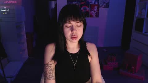 Snapshot of eliza_benet_ chatting on 12.11.24 Ari online show from 12.11.24