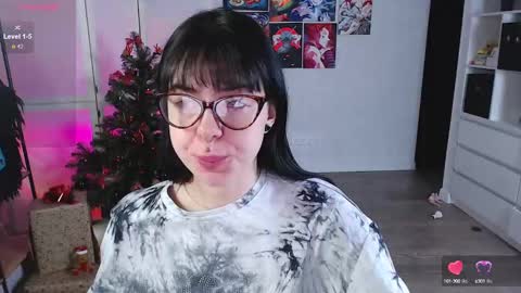 Snapshot of eliza_benet_ chatting on 01.08.25 Ari online show from 01.08.25