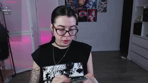 Snapshot of eliza_benet_ chatting on 01.20.25 Ari online show from 01.20.25