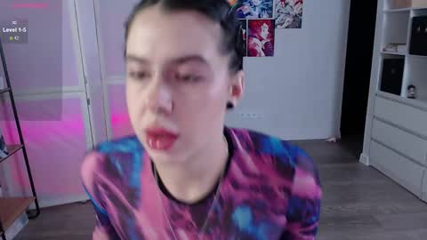 Snapshot of eliza_benet_ chatting on 02.08.25 Ari online show from 02.08.25