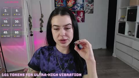 Snapshot of eliza_benet_ chatting on 02.28.25 Ari online show from 02.28.25