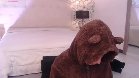 Snapshot of eliza_gh chatting on 10.28.25 Eliza online show from 10.28.25