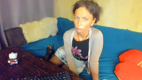 Snapshot of elizabe_th chatting on 05.10.26 Elizabethangel online show from 05.10.26