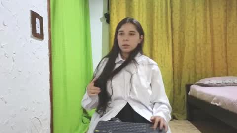 Snapshot of elizabeth_evanz chatting on 01.06.25 elizabeth online show from 01.06.25