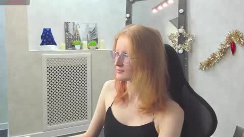 Snapshot of elizabeth_harpper chatting on 01.19.25 Elizabeth online show from 01.19.25