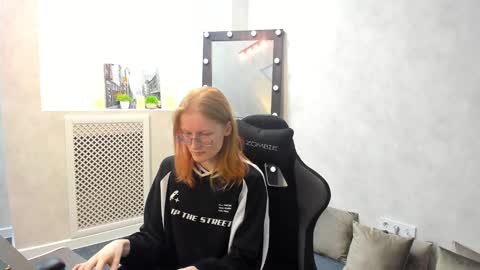 Snapshot of elizabeth_harpper chatting on 01.31.25 Elizabeth online show from 01.31.25