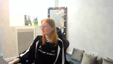 Snapshot of elizabeth_harpper chatting on 01.31.25 Elizabeth online show from 01.31.25