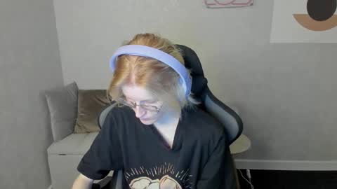 Snapshot of elizabeth_harpper chatting on 09.17.25 Elizabeth online show from 09.17.25