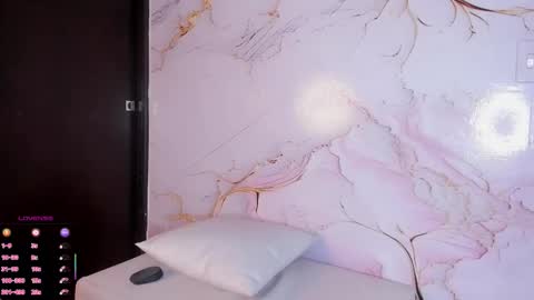 Elizabeth Swan online show from 12.22.25