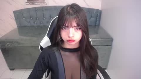 Snapshot of elizabeth_t_ chatting on 05.01.26 Elizabeth online show from 05.01.26