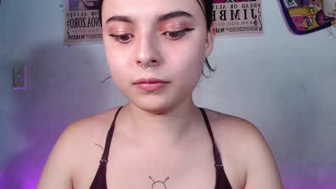 Snapshot of elizabeth_taylorxxx chatting on 01.06.25 Elizabeth Taylor online show from 01.06.25