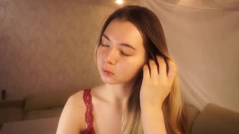 Snapshot of elizabethennals chatting on 10.21.25 Elizabeth online show from 10.21.25