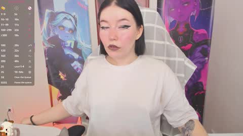 Snapshot of elizabethflowerr chatting on 10.17.25 Eli online show from 10.17.25